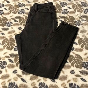 Black gorgeous ankle jeans from No Boundaries!!